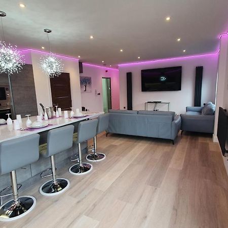Central Penthouse With Hot Tub & Views 24 Cheltenham Eksteriør bilde